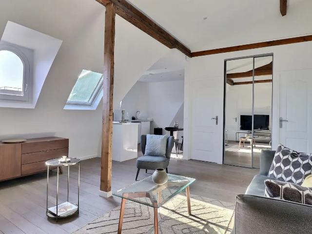 Location Appartement Avenue Raymond Poincaré, Paris