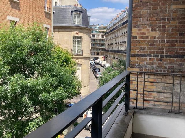 Location Appartement Avenue Raymond Poincaré, Paris