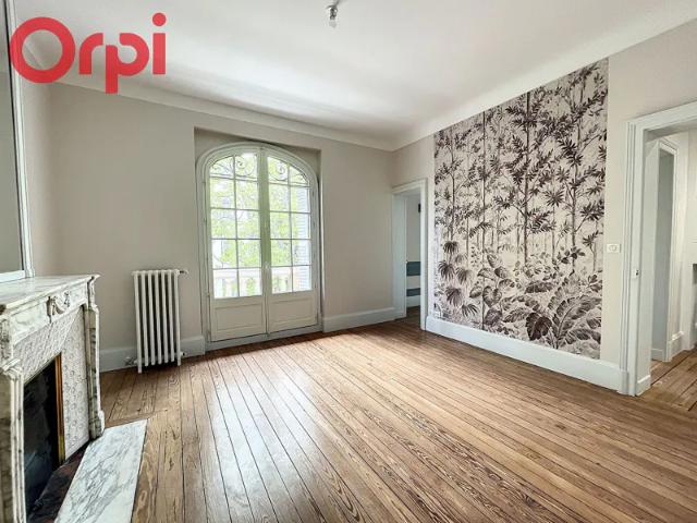 Location Appartement Avenue Thermale, Vichy