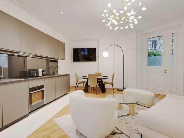 Location Appartement Avenue Victor Hugo, Paris