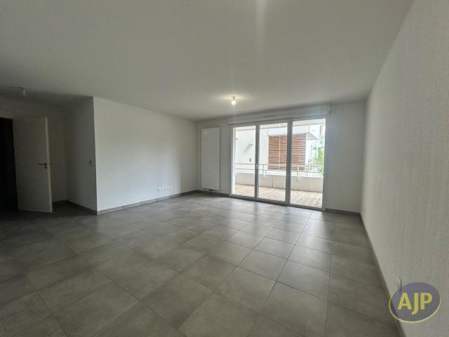 Location appartement Bassens: 505 € AJP Immobilier Saint Andre de Cubzac
