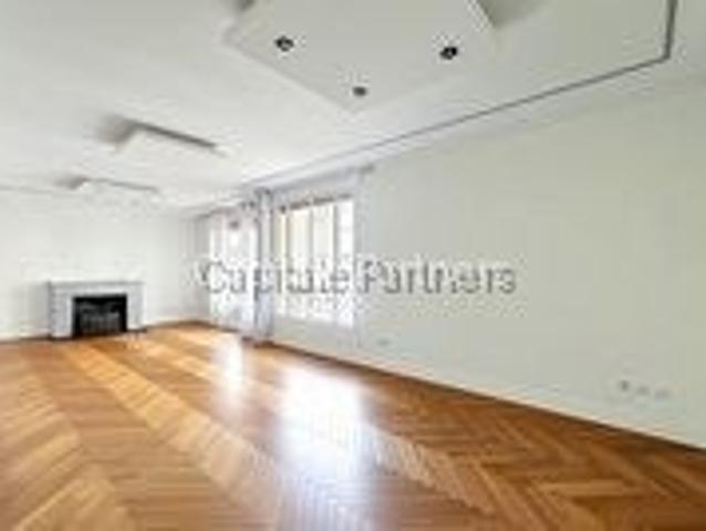 Location Appartement Boulevard Flandrin, Paris