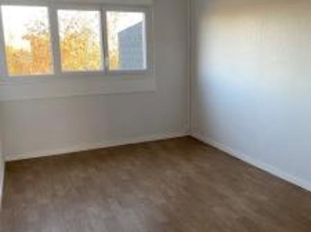 location appartement blanc 4 pièces 76 m2 indre 36300 460 € / mois