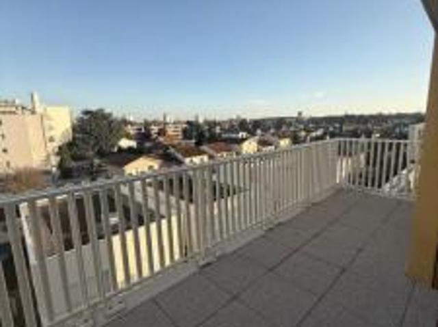 location appartement bron 4 pièces 76 m2 rhone 69500 1500 € / mois