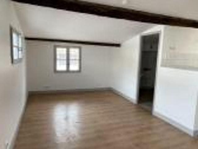location appartement centre ville 3 pièces 60 m2 puy de dome 63300 345 €