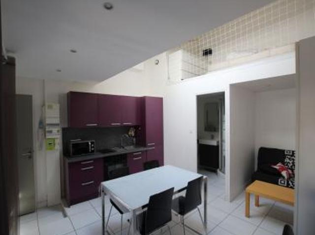 location appartement centre ville 1 pièce 22 m2 loire 42000 422 €