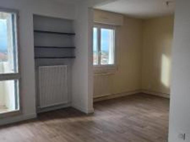 location appartement chatellerault 4 pièces 88 m2 vienne 86100 690 € / mois
