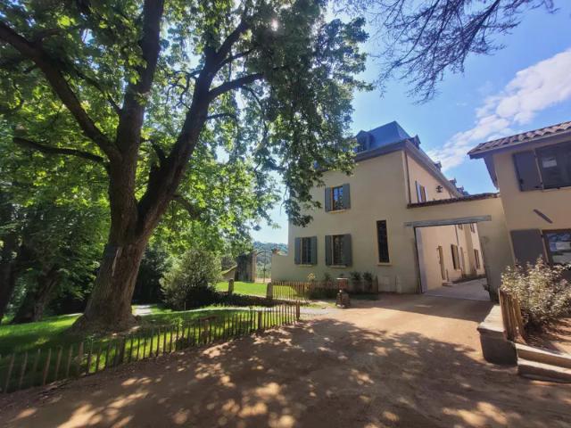 Location Appartement Chemin de la Halte du Méridien, Charbonnières les Bains