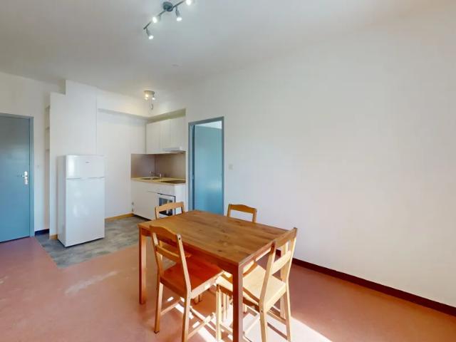 Location Appartement Chemin de la Mergabes, Salmiech