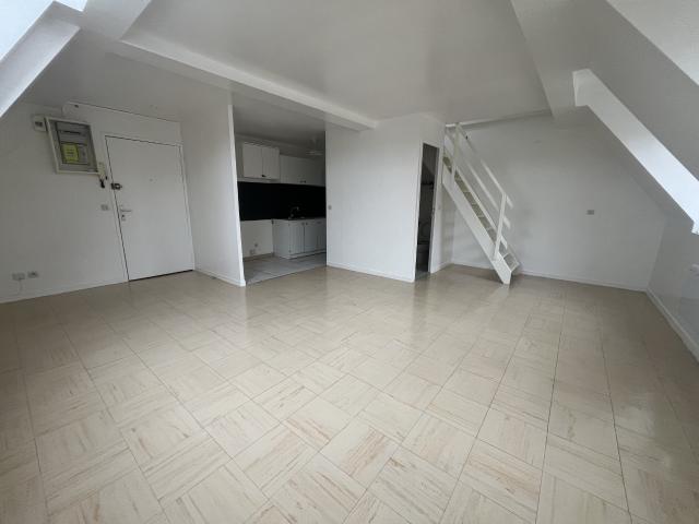 Location Appartement Chemin du Chemin de Fer de Grande Banlieue, Corbeil Essonnes