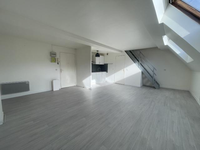 Location Appartement Chemin du Chemin de Fer de Grande Banlieue, Corbeil Essonnes