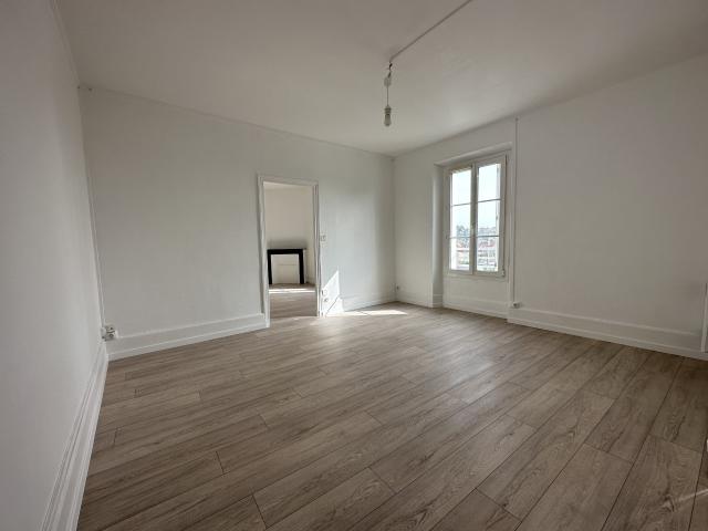 Location Appartement Chemin du Chemin de Fer de Grande Banlieue, Corbeil Essonnes