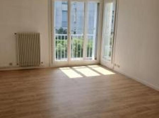 location appartement chinon 4 pièces 80 m2 indre et loire 37500 499 € / mois