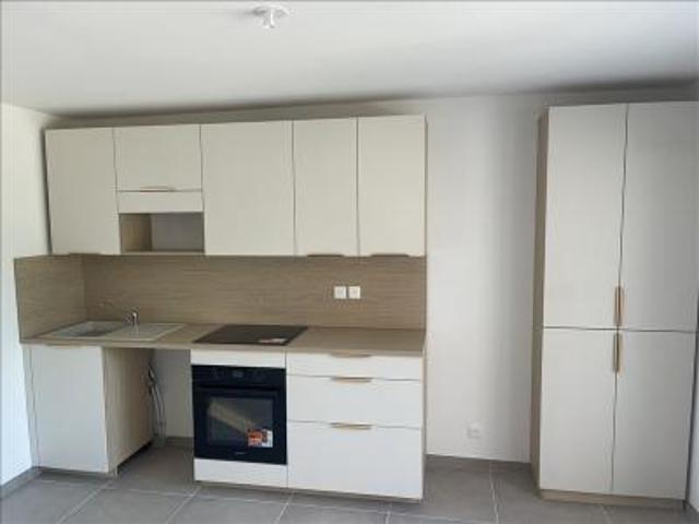 location appartement cogolin 3 pièces 61 m2 var 83310 1075 € / mois