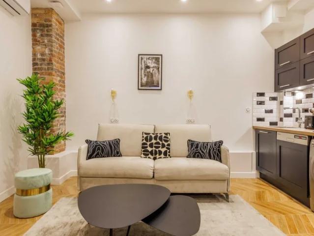 Location Appartement Cour de la Ferme Saint Lazare, Paris