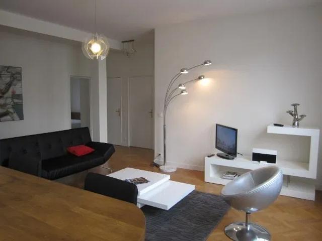 Location Appartement Cour d'Honneur, Paris