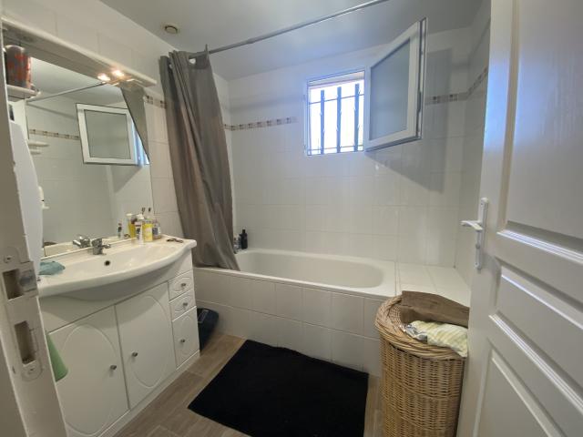 Location Appartement de plain pied 62 m² avec jardin et garage | Agence Delas