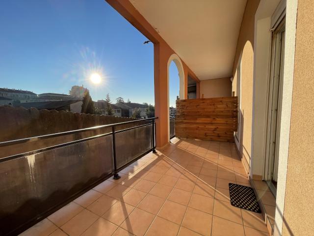 Location APPARTEMENT EN REZ DE CHAUSSEE | Agence Delas
