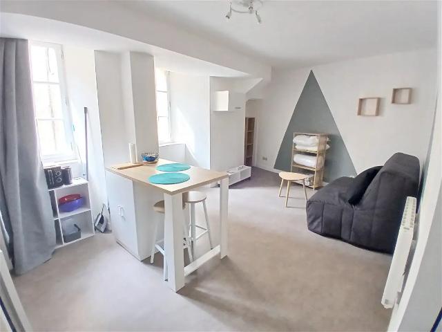 Location Appartement Escalier des Eperons, Laval