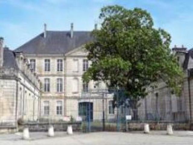 location appartement fontenay le comte 2 pièces 40 m2 vendee 85200 519 € / mois