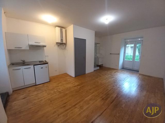 Location appartement Lesparre Medoc: 465 € AJP Lesparre Immobilier