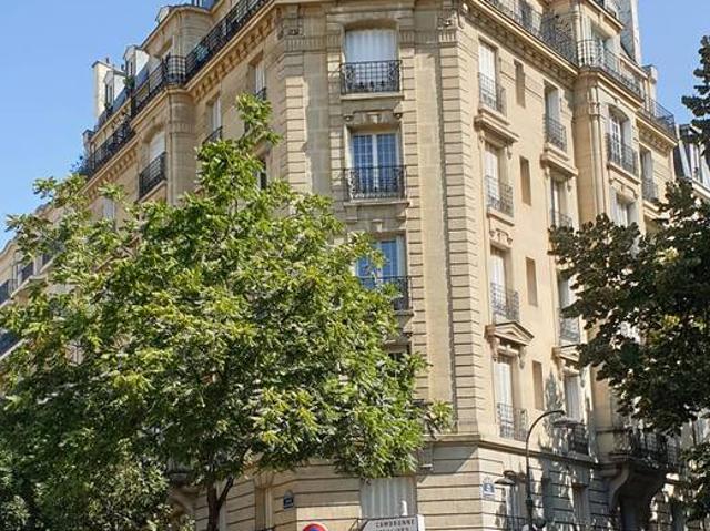 Location Appartement Ligne de La Râpée à Batignolles petite ceinture de Paris, Paris