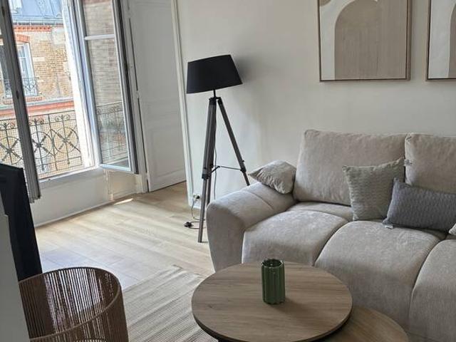 Location Appartement Ligne de La Râpée à Batignolles petite ceinture de Paris, Paris