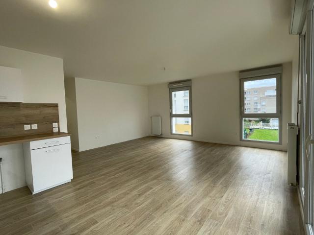 Location appartement, m² T 3 à Meaux, 1 022 €