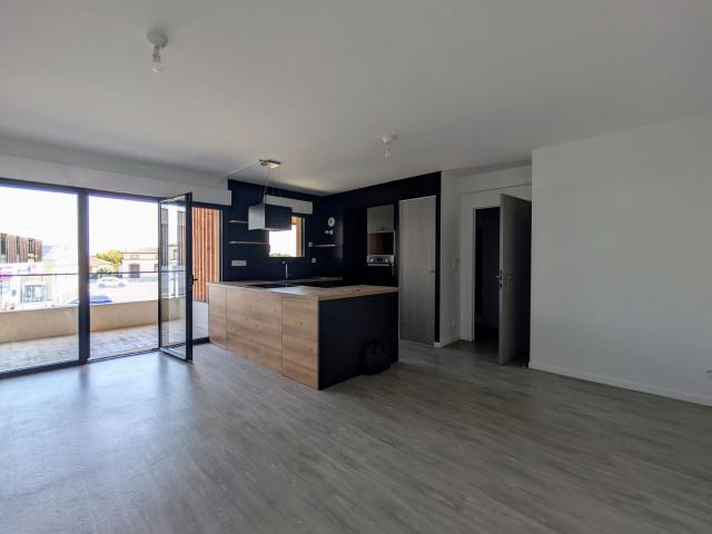 Location appartement, m² T 3 à Montbartier, 780 €