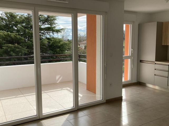 Location appartement, m² T 3 à Avignon, 744 €