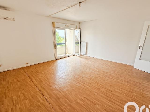 Location appartement, m² T 3 à Bollène, 630 €
