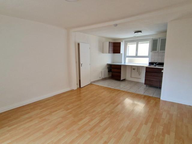 Location appartement, m² T 3 à Chaumes en Brie, 914 €
