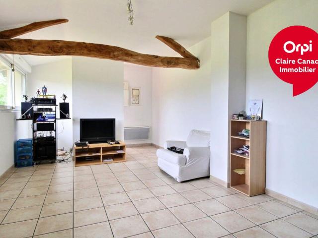 Location appartement, m² T 3 à Giroussens, 636 €
