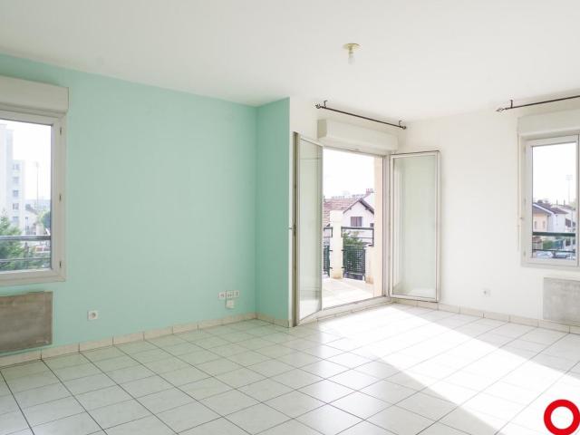 Location appartement, m² T 3 à Lyon 8, 785 €