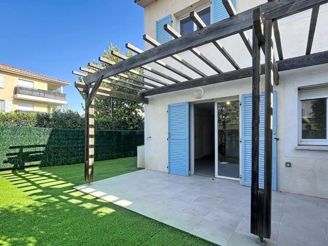 Location appartement, m² T 3 à Le Muy, 899 €