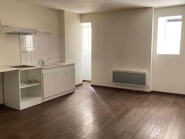 Location appartement, m² T 3 à Périgueux, 543 €