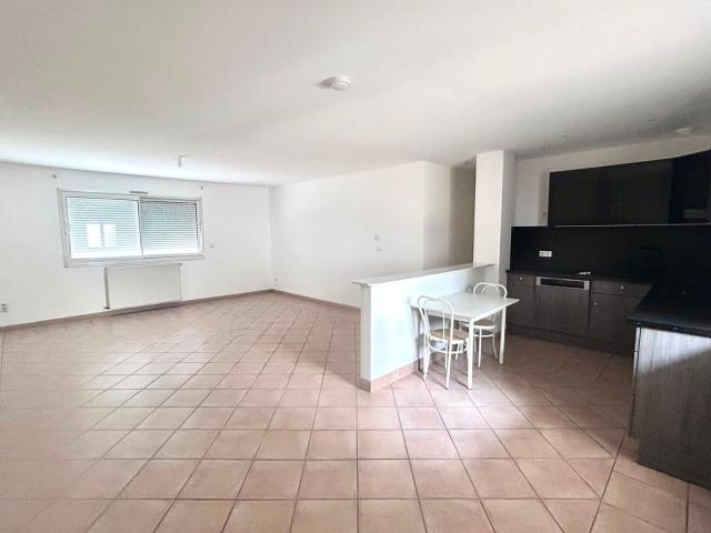 Location appartement, m² T 3 à Périgueux, 800 €