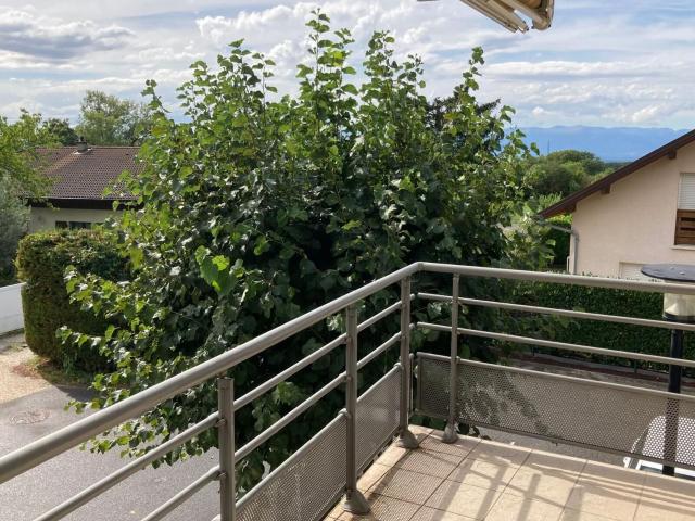 Location appartement, m² T 3 à Saint Cergues, 1 550 €