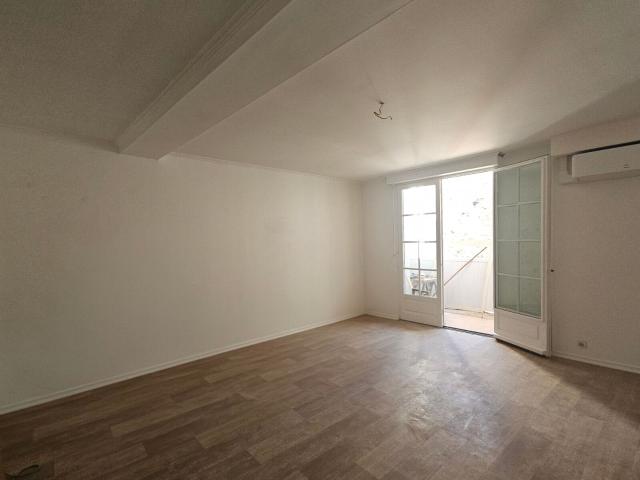 Location appartement, m² T 3 à Saintes, 728 €