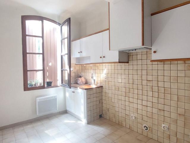 Location appartement, m² T 1 à Manosque, 380 €