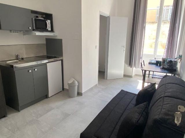 Location appartement, m² T 1 à Nice, 574 €