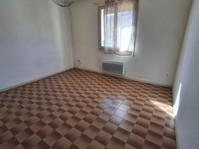 Location appartement, m² T 1 à Nîmes, 370 €