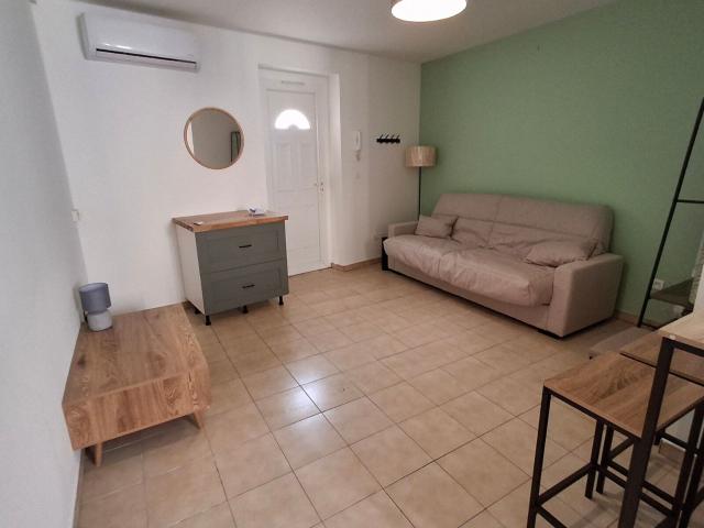Location appartement, m² T 1 à Nîmes, 440 €