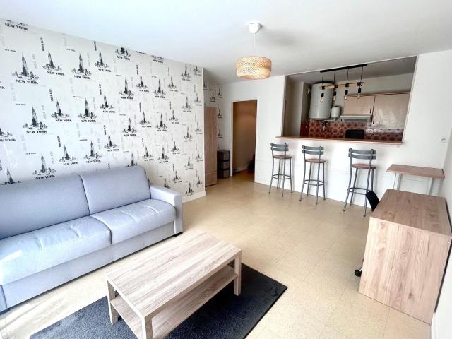 Location appartement, m² T 1 à Notre Dame de Sanilhac, 480 €