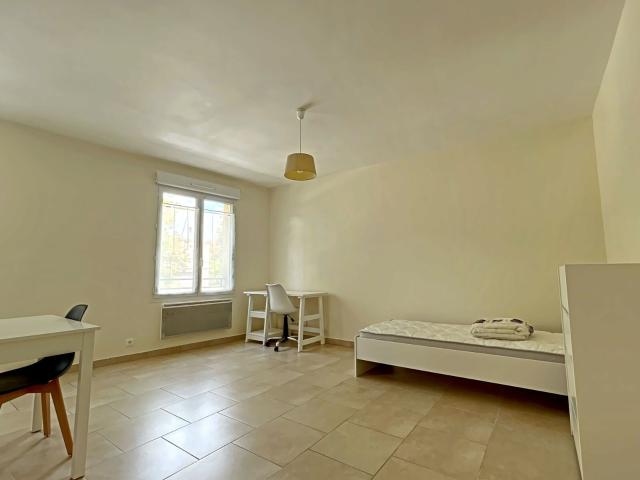 Location appartement, m² T 1 à Orsay, 760 €