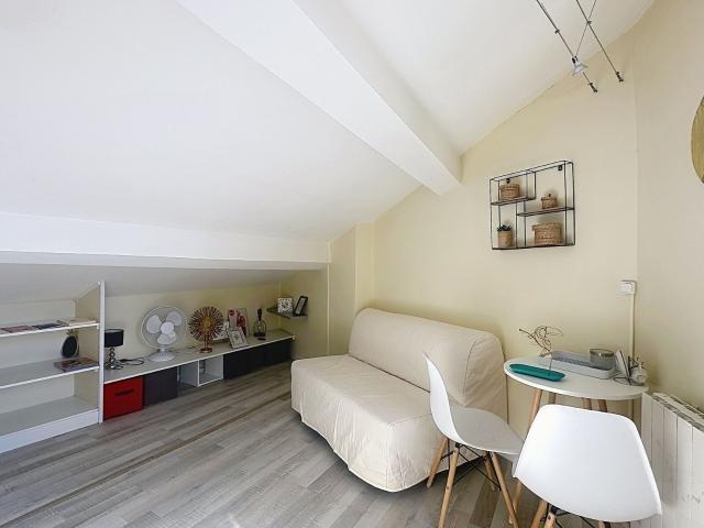 Location appartement, m² T 1 à Avignon, 350 €