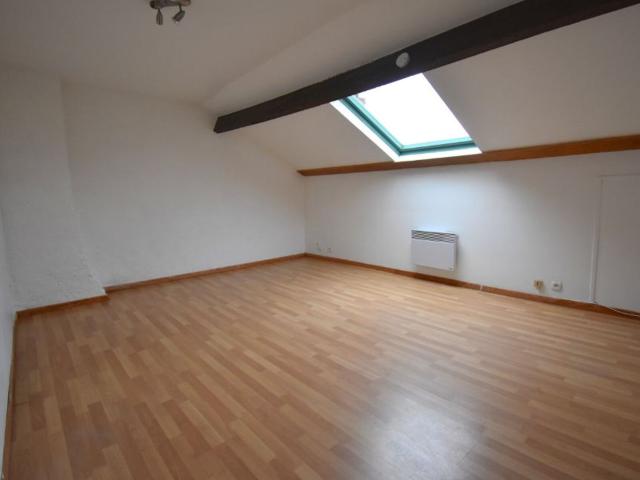 Location appartement, m² T 1 à Calais, 364 €