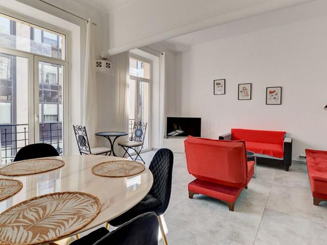 Location appartement, m² T 1 à Cannes, 1 061 €