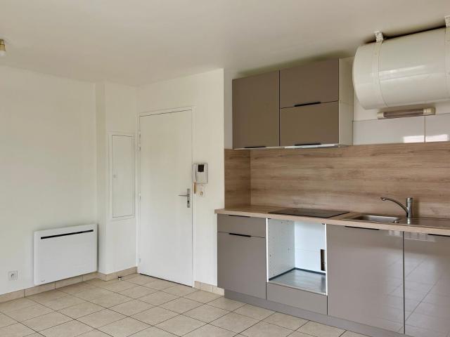 Location appartement, m² T 1 à Champigny sur Marne, 764 €