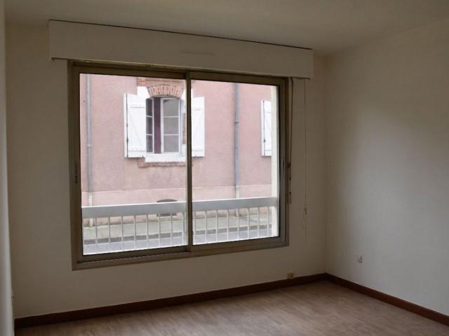 Location appartement, m² T 1 à Cosne Cours sur Loire, 328 €
